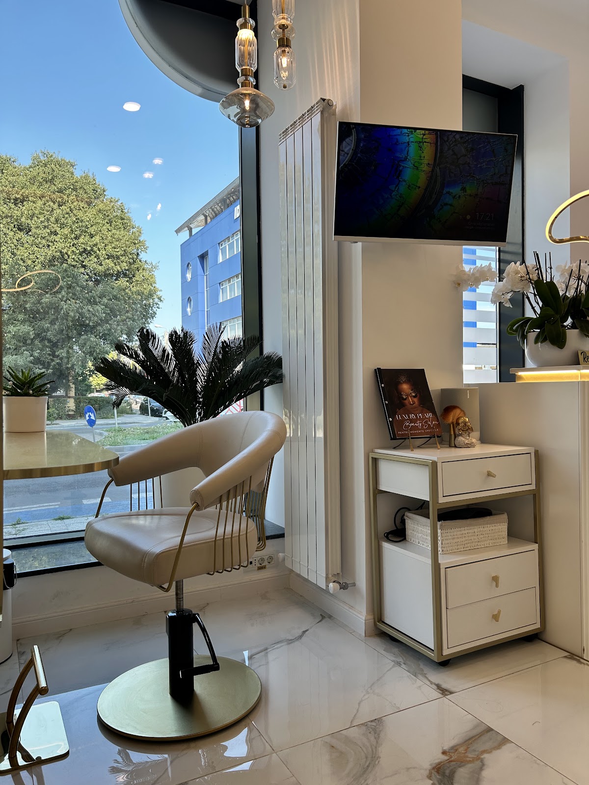 Luxury Pearl Salon Beauty